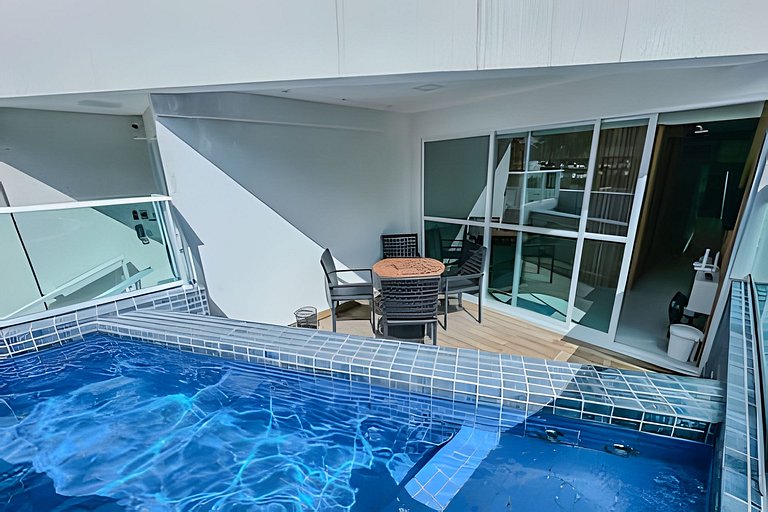 Flat piscina pvt no centro praia