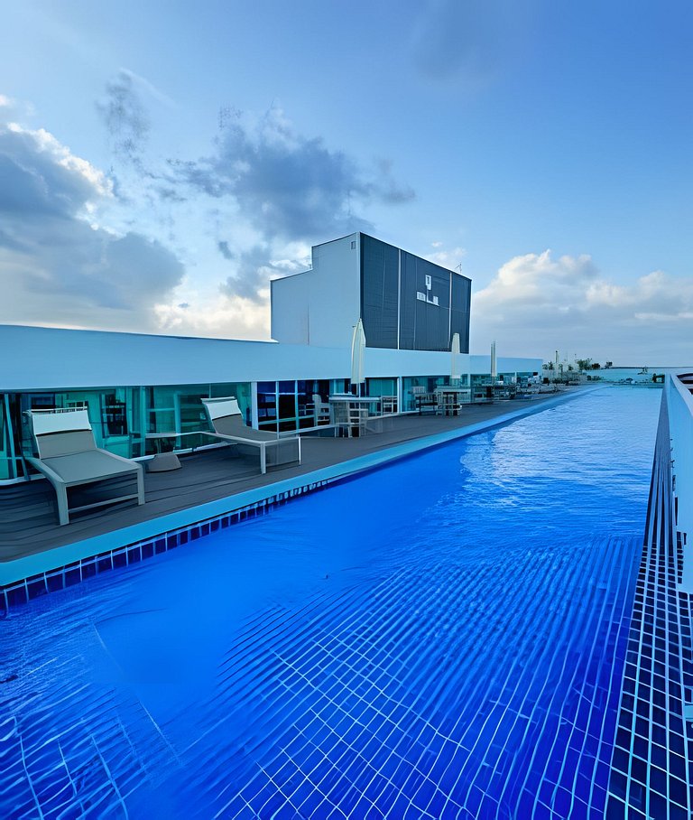 Flat piscina pvt no centro praia